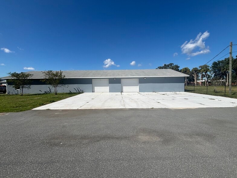 8595 W Goodman Ln, Homosassa, FL à louer - Photo du bâtiment - Image 3 de 13