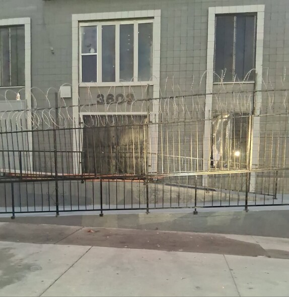 3603 E Olympic Blvd, Los Angeles, CA à vendre - Photo du bâtiment - Image 1 de 4
