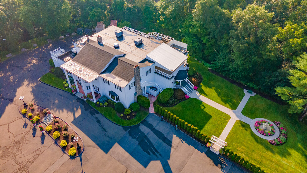 Fox Hill Inn portfolio of 2 properties for sale on LoopNet.ca - Aerial - Image 3 of 46