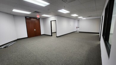 2501 N Green Valley Pky, Henderson, NV for lease Interior Photo- Image 2 of 5