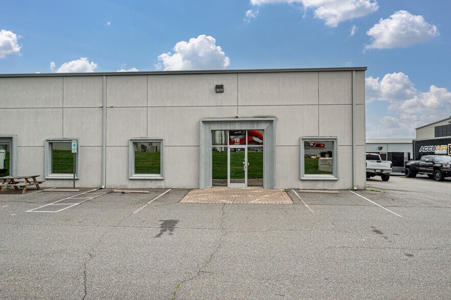 118 Infield Ct, Mooresville, NC for lease - Building Photo - Image 2 of 13