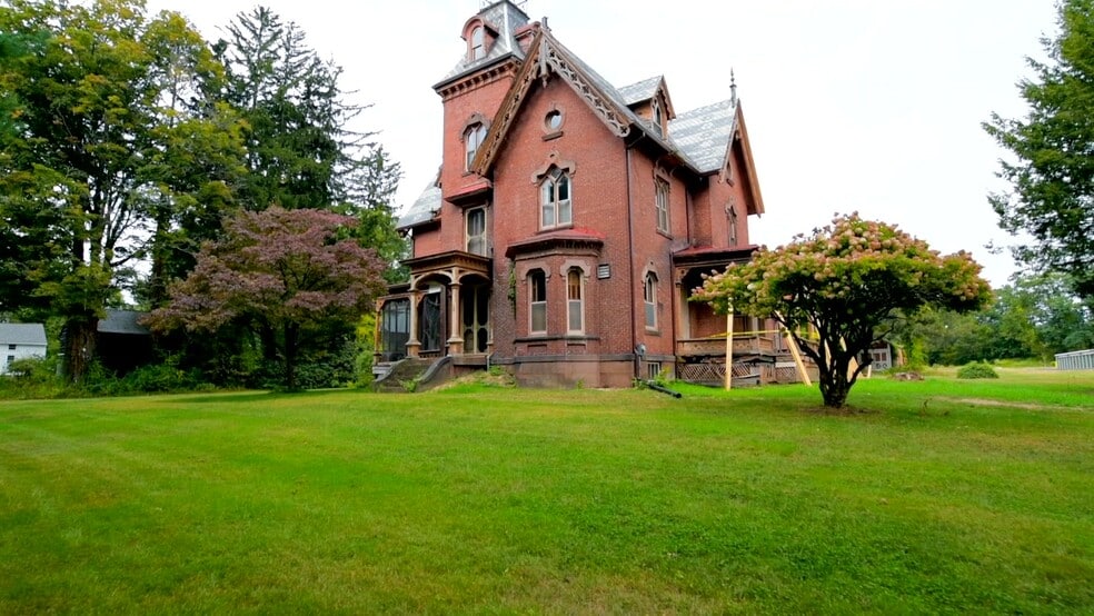 18 Elm St, Hatfield, MA à vendre - Vidéo sur l’inscription commerciale - Image 2 de 17