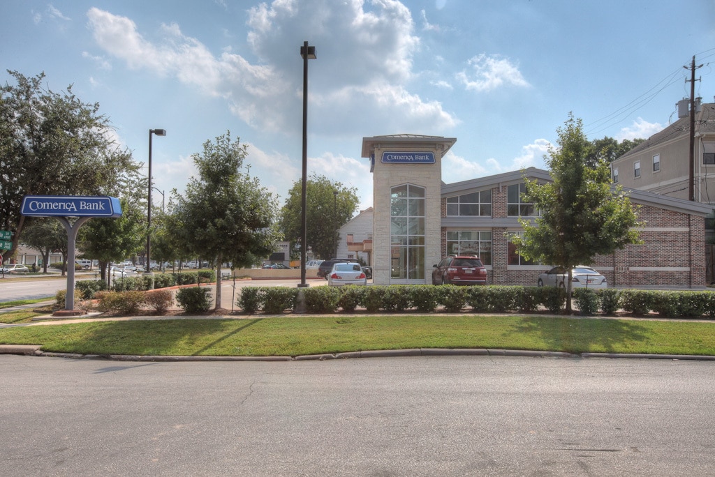 2337 W Holcombe Blvd, Houston, TX for lease Building Photo- Image 1 of 7
