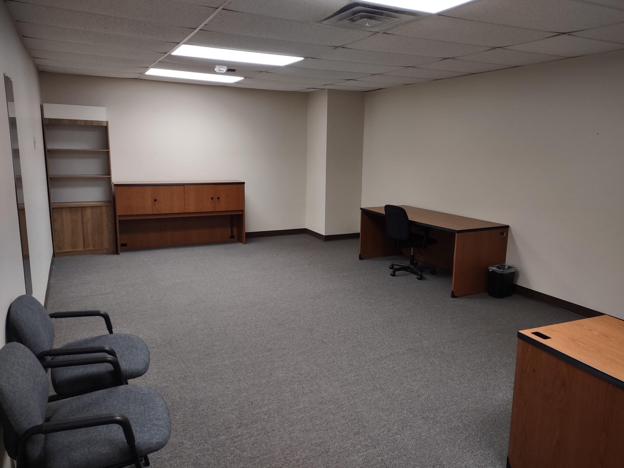 801 W Bay Dr, Largo, FL à louer Photo intérieure- Image 1 de 7