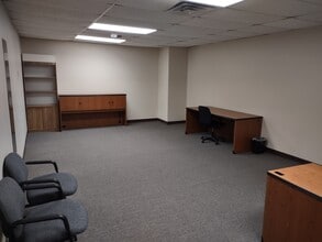 801 W Bay Dr, Largo, FL à louer Photo intérieure- Image 1 de 7