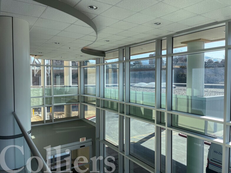 500 S 11th Ave, Pocatello, ID for lease - Interior Photo - Image 2 of 19