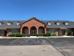 42855 Garfield Rd, Clinton Township, MI à louer Photo intérieure- Image 1 de 1