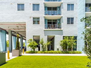 8175 NW 107th Ave, Doral, FL for lease Building Photo- Image 2 of 9