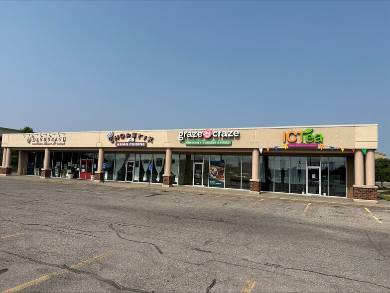 2233 N Ridge Rd, Wichita, KS for lease - Building Photo - Image 1 of 3