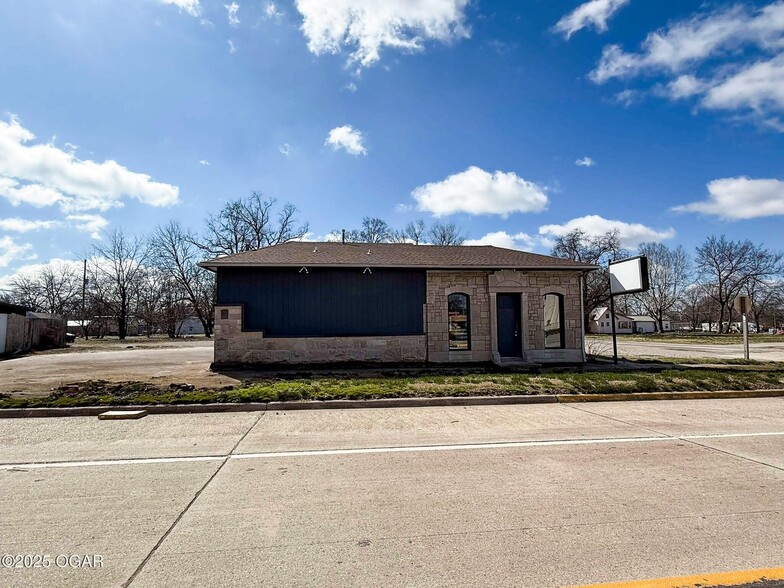 622 6th St, Oswego, KS for sale - Primary Photo - Image 1 of 12