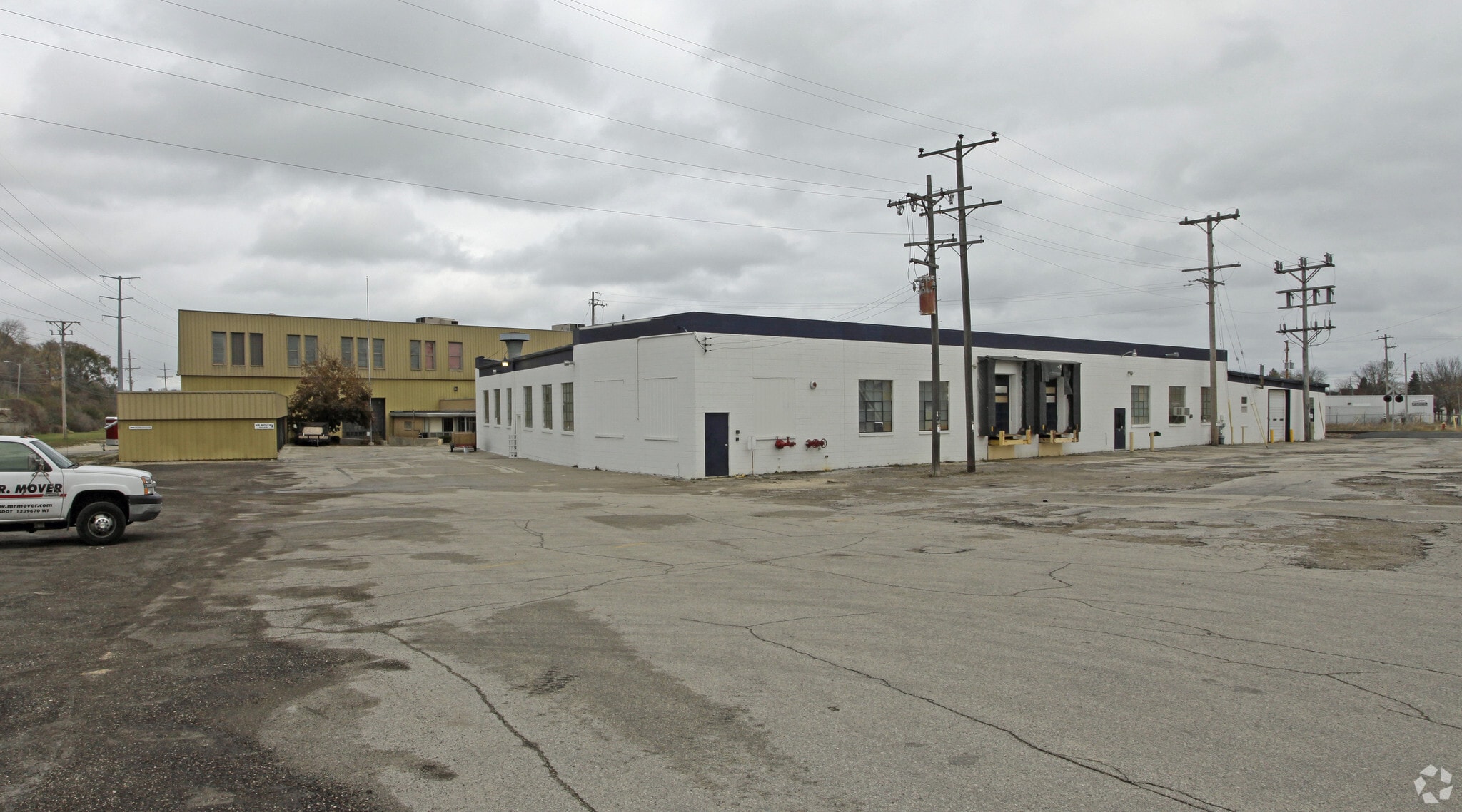 740 W Oakland Ave, Port Washington, WI for lease Primary Photo- Image 1 of 8