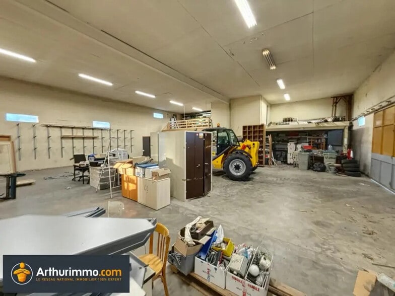 Industrial in Bourgoin-Jallieu for sale - Interior Photo - Image 1 of 5