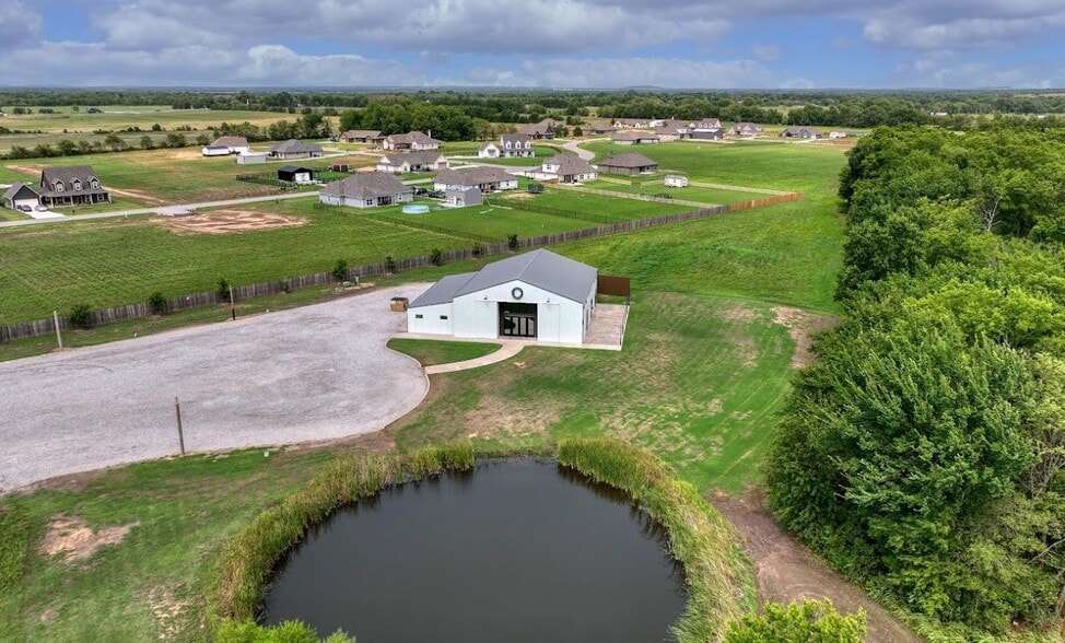 E 71st St, Broken Arrow, OK for sale - Building Photo - Image 3 of 11