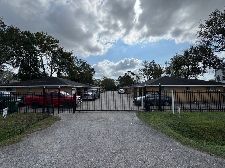 40-Unit Duplex Portfolio Houston TX portefeuille de 4 propriétés à vendre sur LoopNet.ca - Photo du bâtiment - Image 3 de 13