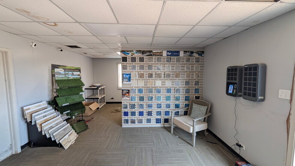 10855 N I-35 Fwy, San Antonio, TX à louer - Photo du bâtiment - Image 3 de 11