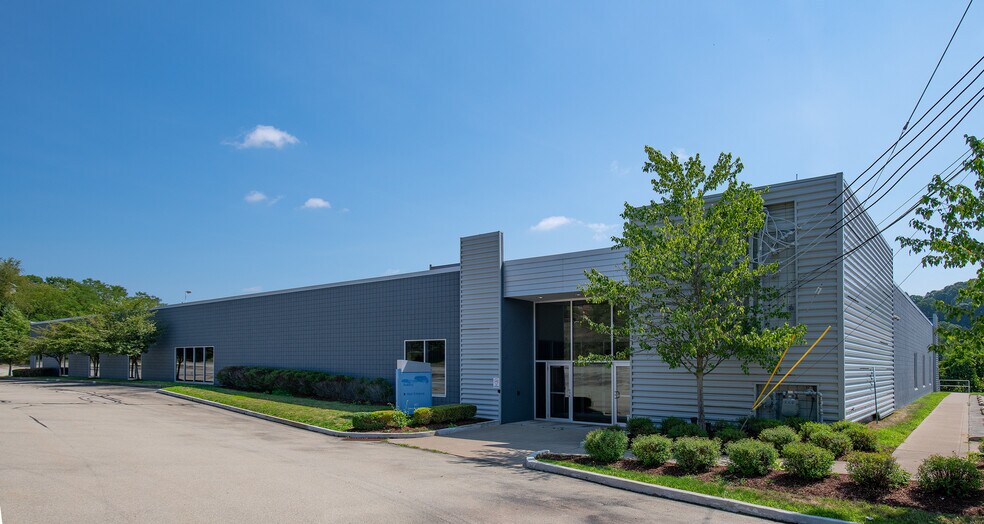 801 Presque Isle Dr, Plum, PA à louer - Photo du bâtiment - Image 2 de 13