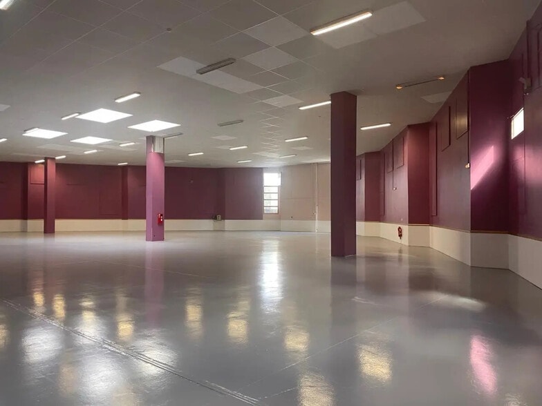 Flex in Saint-Denis for lease - Interior Photo - Image 2 of 15