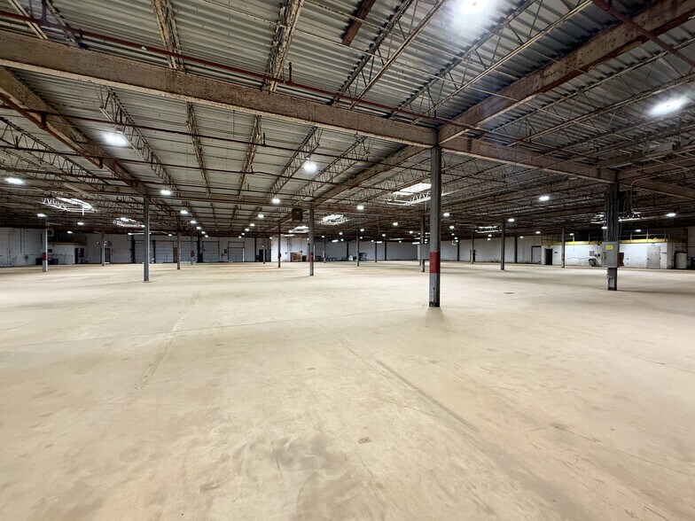 521 Milling Rd, Mocksville, NC à louer - Photo du bâtiment - Image 3 de 7