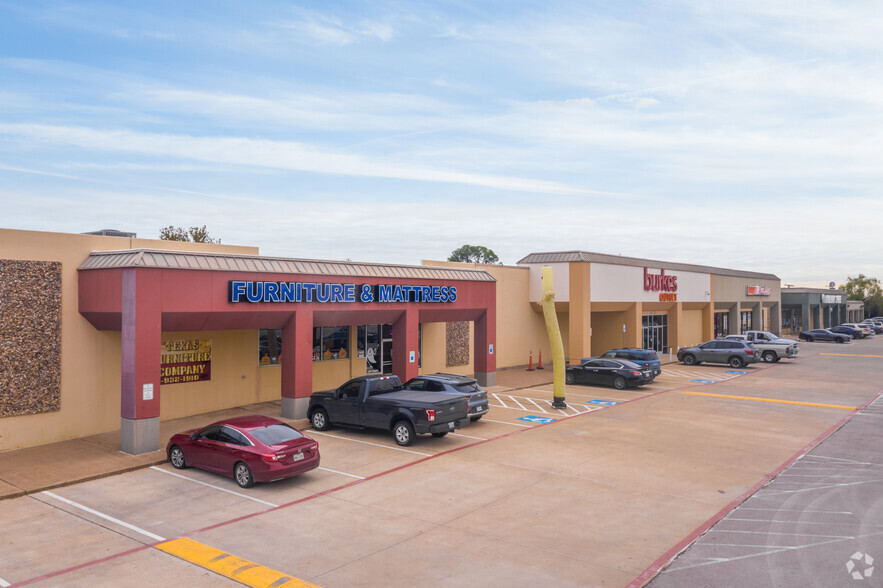 2005-2017 S Washington St, Kaufman, TX for lease - Building Photo - Image 1 of 5