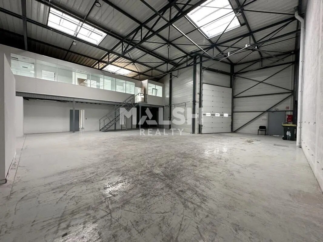 Flex in Saint-Priest for lease Interior Photo- Image 1 of 10