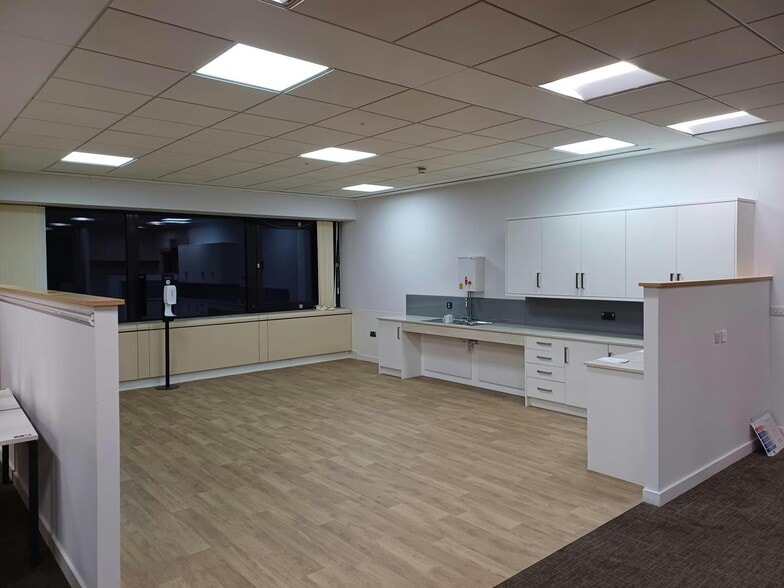 100 Temple St, Bristol for lease - Interior Photo - Image 3 of 31