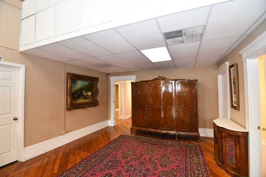 10 N Public Sq, Murfreesboro, TN for lease - Interior Photo - Image 2 of 5