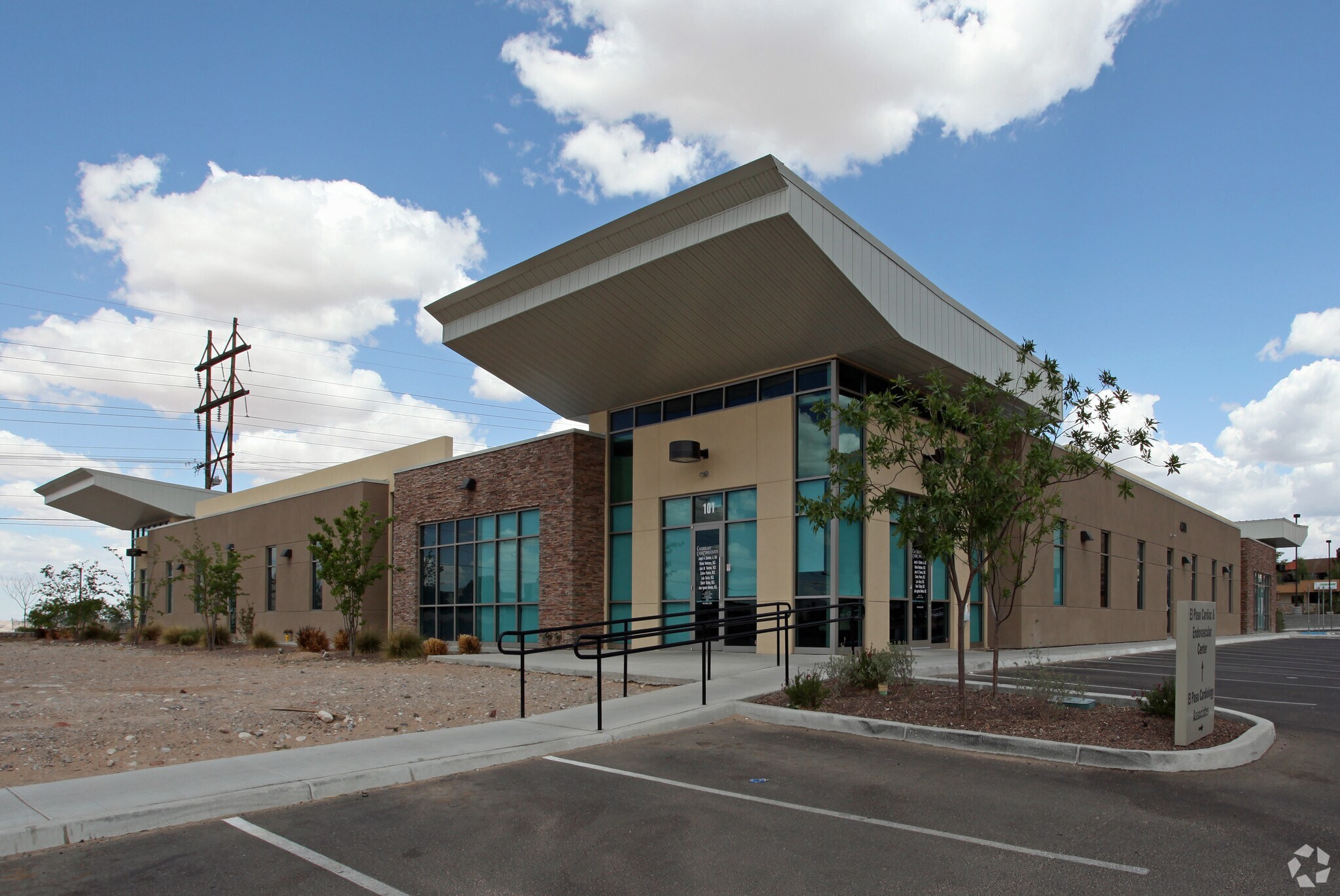 4301 N Mesa St, El Paso, TX à louer Photo du bâtiment- Image 1 de 45