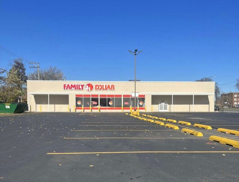 8240 S Stony Island Ave, Chicago, IL à louer - Photo du bâtiment - Image 2 de 7