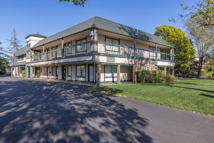 6050 Commerce Blvd, Rohnert Park, CA à louer - Photo du bâtiment - Image 1 de 13