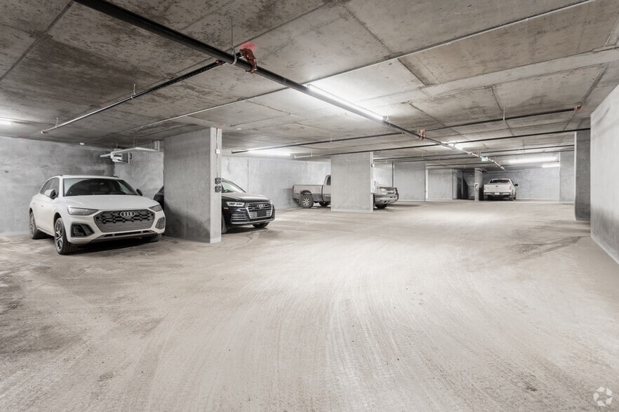 Retail Spaces At Falcon One Tower, Edmonton, AB for lease - Interior Photo - Image 3 of 5