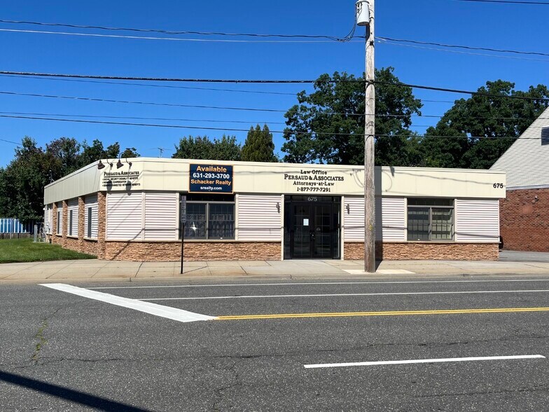 675 Broadway, Massapequa, NY à louer - Photo du bâtiment - Image 1 de 4