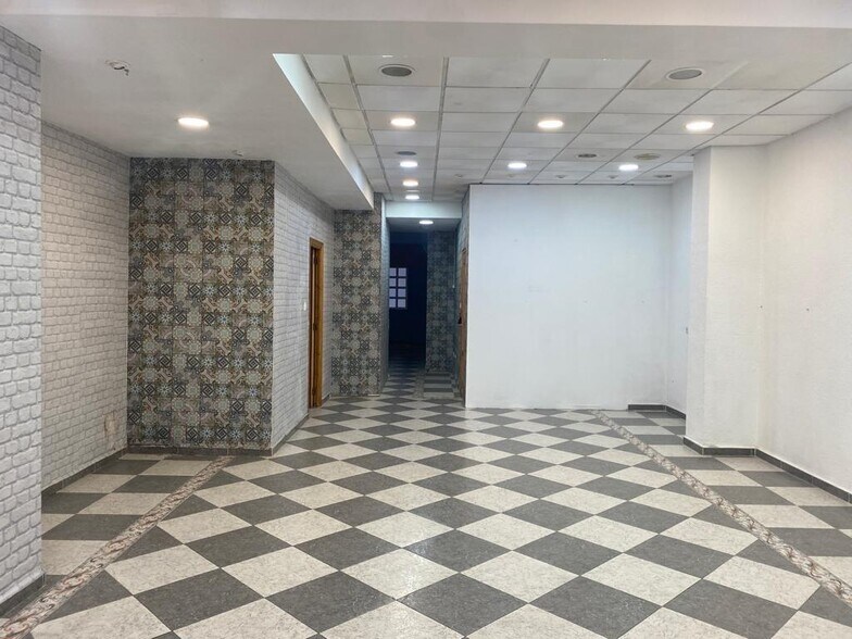 Retail in Cáceres, Cáceres for sale - Building Photo - Image 1 of 10