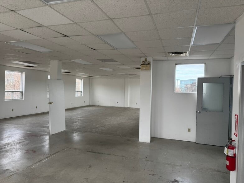 1181 Rockingham Av, Ottawa, ON for lease - Building Photo - Image 3 of 5