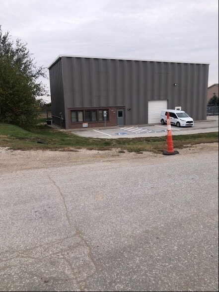 13597 S 217th St, Gretna, NE à vendre - Photo du bâtiment - Image 2 de 3