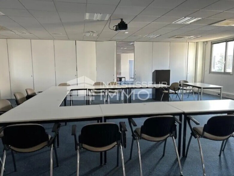 Flex dans Nanterre à louer - Photo du bâtiment - Image 1 de 17