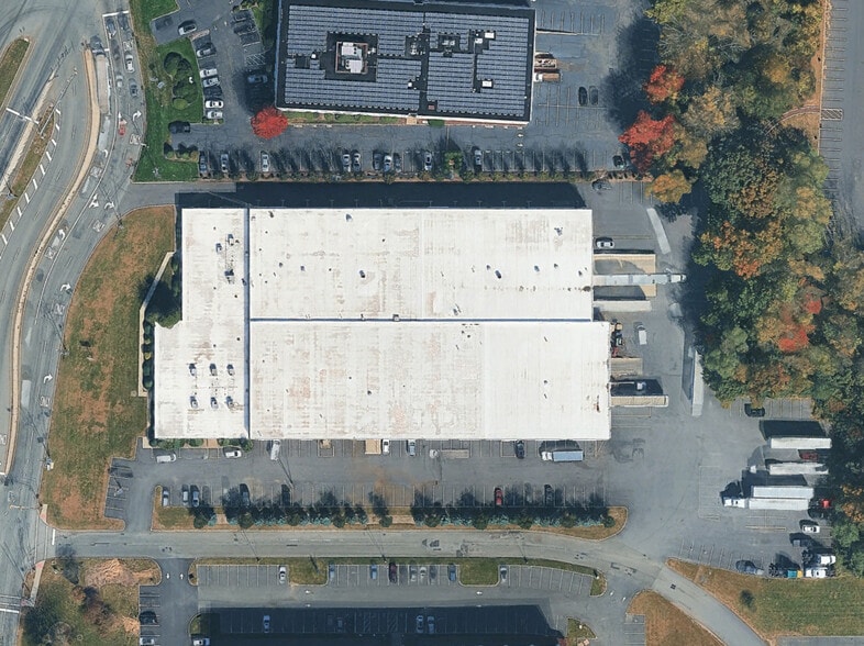 140-142 Clinton Rd, Fairfield, NJ for lease - Building Photo - Image 3 of 15