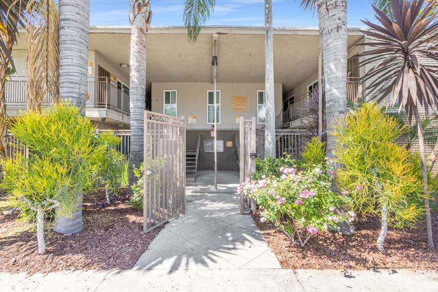 9212 Burke St, Pico Rivera, CA à vendre - Photo du bâtiment - Image 2 de 6