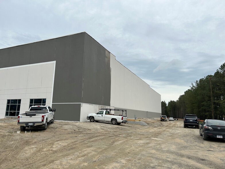 103 Tom Starling Rd, Fayetteville, NC for lease - Building Photo - Image 2 of 8