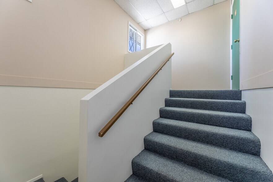 157 Wade Av W, Penticton, BC à vendre - Photo du bâtiment - Image 2 de 67