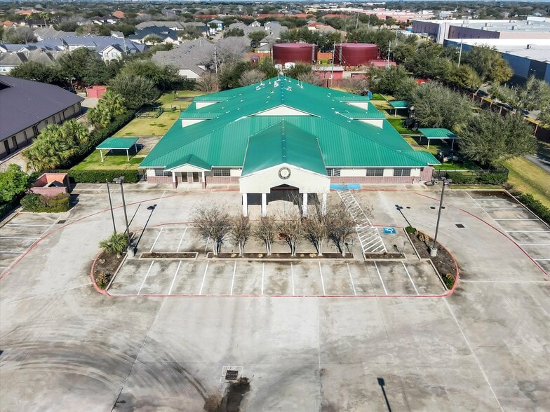20417 S University Blvd, Missouri City, TX for lease - Primary Photo - Image 1 of 72