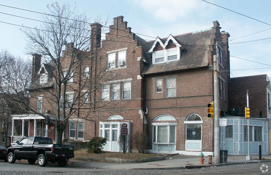 6632 Germantown Ave, Philadelphia, PA for lease - Primary Photo - Image 1 of 11