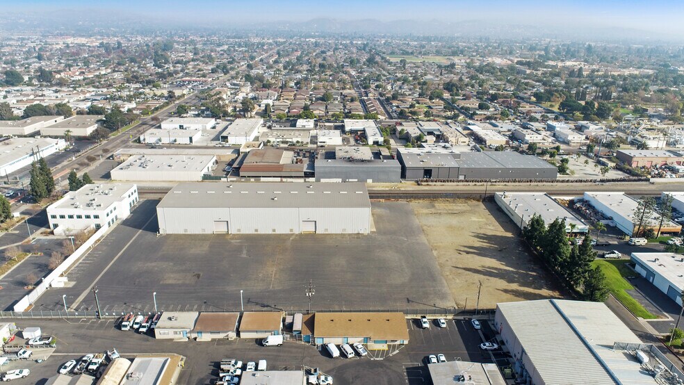 500 W Collins Ave - 6.03 Acres portefeuille de 2 propriétés à vendre sur LoopNet.ca - Aérien - Image 3 de 3