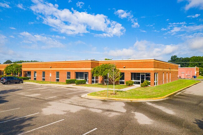 Plus de détails pour 16001-16071 Continental Blvd, Colonial Heights, VA - Local d'activités, Industriel à louer