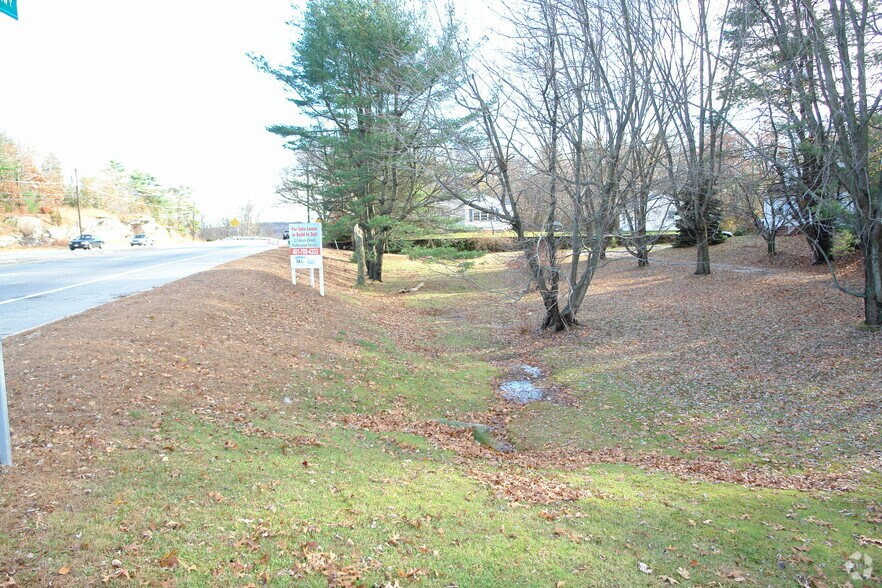 275-287 Eddie Dowling Hwy, North Smithfield, RI for sale - Primary Photo - Image 1 of 2