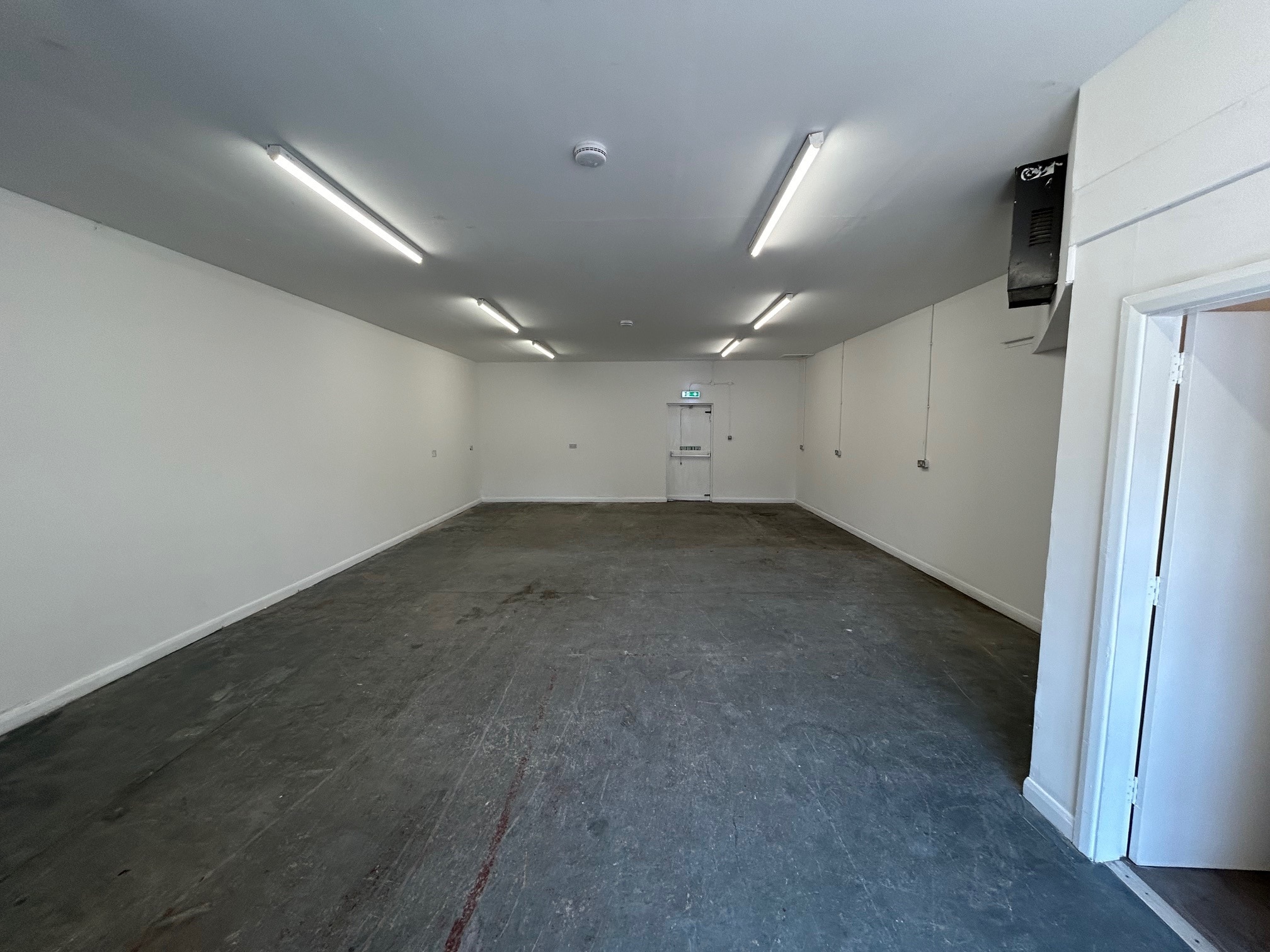 New Broompark, Edinburgh for lease Interior Photo- Image 1 of 2