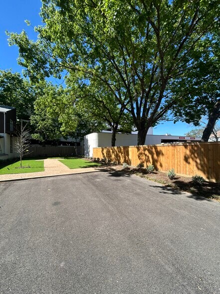 4916 Kelvin Dr, Houston, TX à louer - Photo du bâtiment - Image 3 de 40