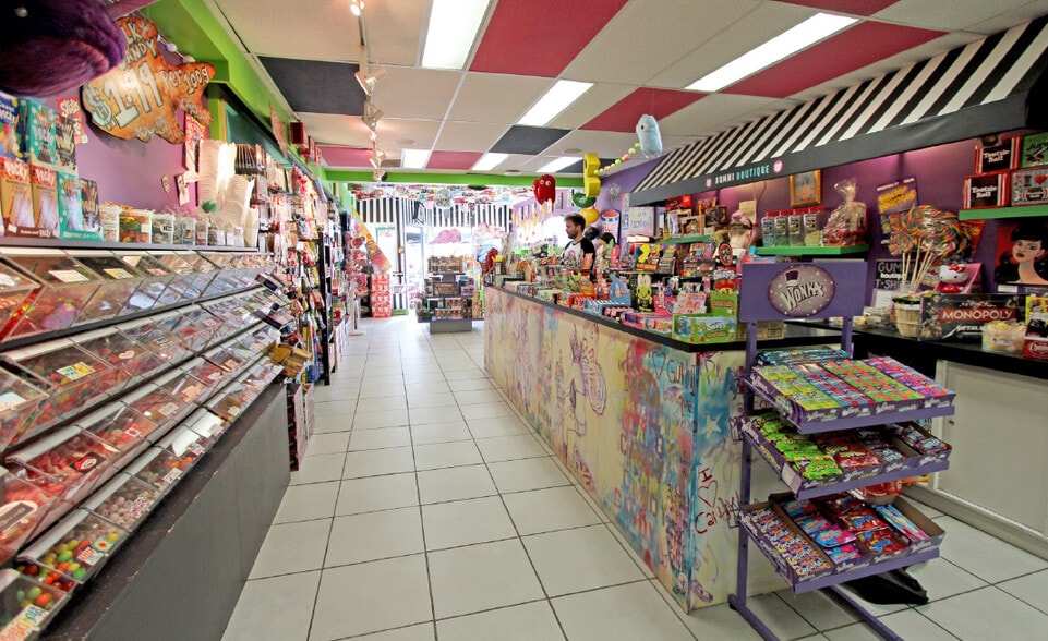 205-211 10th St NW, Calgary, AB for lease - Interior Photo - Image 3 of 4