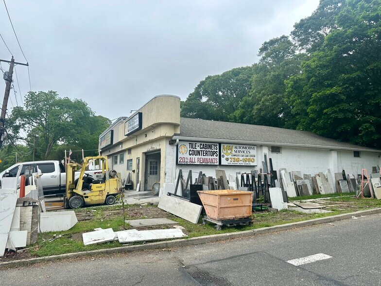 87 Ronkonkoma Ave, Ronkonkoma, NY à vendre - Photo du bâtiment - Image 3 de 12