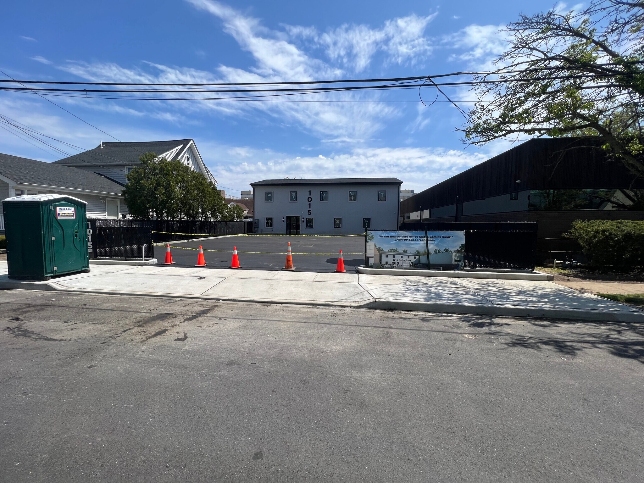 1015 Cedar Ln, Woodmere, NY for lease Primary Photo- Image 1 of 33