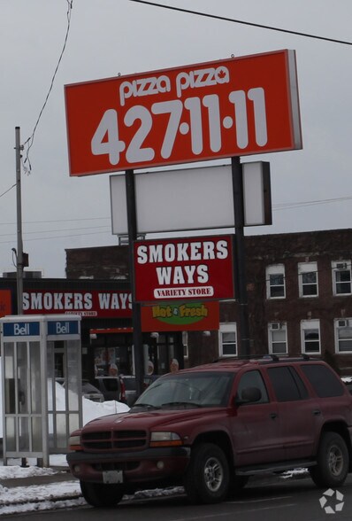 129 King St E, Oshawa, ON à louer - Photo du bâtiment - Image 3 de 7